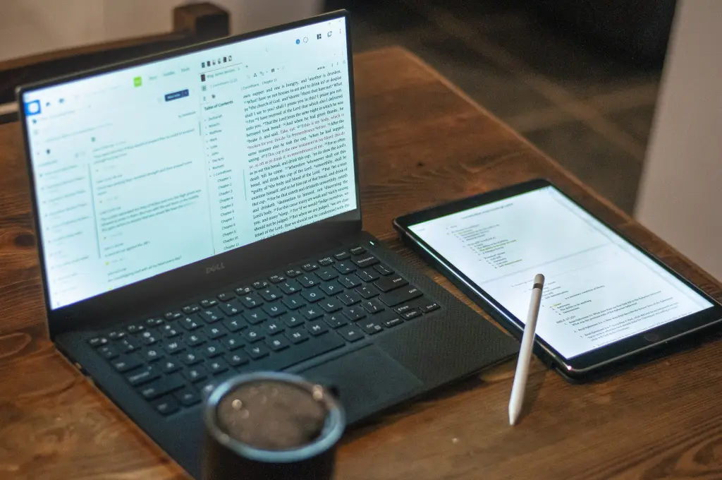 Tablet vs Laptop: Which Should You Choose in 2025?